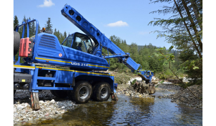 Čistenie potoka v spolupráci s vodohospodárskym podnikom  