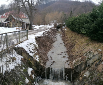 Aktuality / Čistenie potoka v spolupráci s vodohospodárskym podnikom   - foto