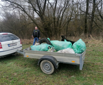 Aktuality / Poďakovanie za účasť na brigáde a na udržiavaní nášho okolia patrí všetkým zúčastneným a Poľnoslužbám Čabiny spol.s.r.o za poskytnutie techniky. - foto