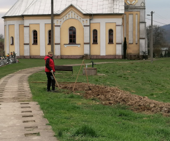 Aktuality / Poďakovanie za účasť na brigáde a na udržiavaní nášho okolia patrí všetkým zúčastneným a Poľnoslužbám Čabiny spol.s.r.o za poskytnutie techniky. - foto